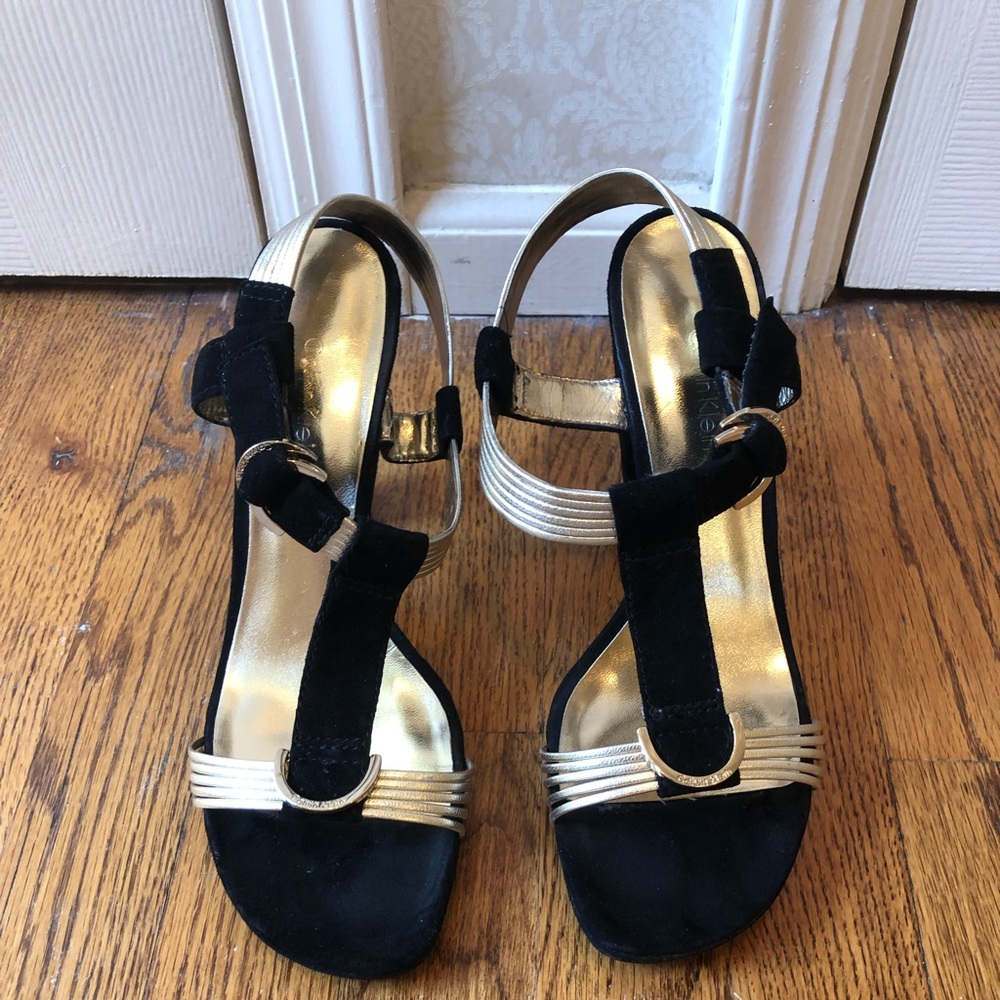 CALVIN KLEIN BLK SUEDE/GOLD STRAPPY SANDALS SZ 8
